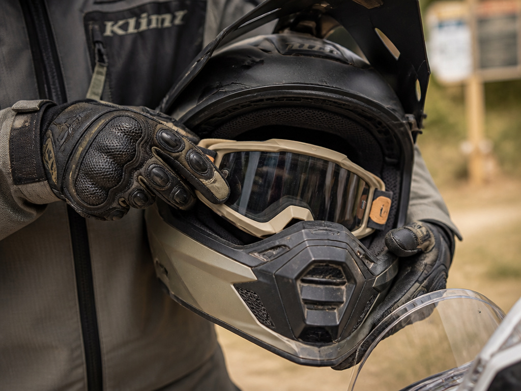 Off Road Motorcycle Helmet vs Dual Sport Helmet
