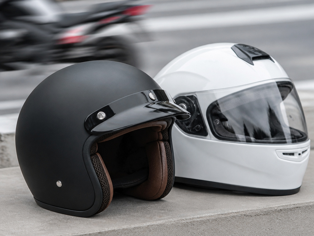 Three Quarter vs Full Face Motorcycle Helmet